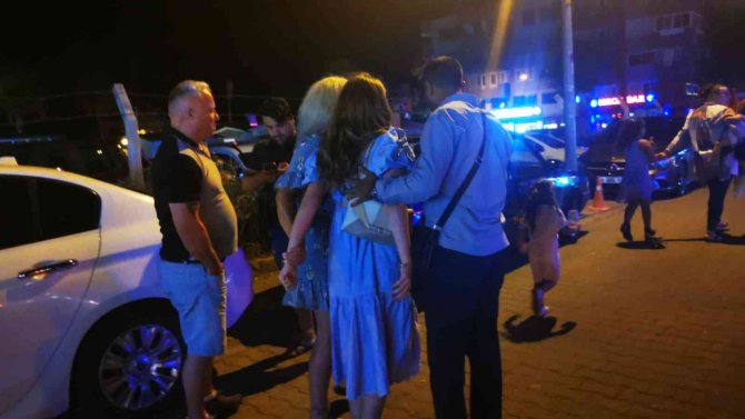 Sokak ortasında kavga eden şahıslar, kavgayı görüntüleyen muhabire saldırdı