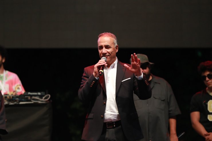 Sultangazi’de öğrenciler sınav öncesi Eypio ile stres attı