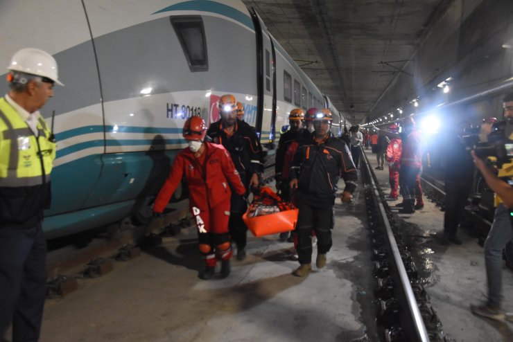 Türkiye'de ilk; yüksek hızlı trende yangın tatbikatı