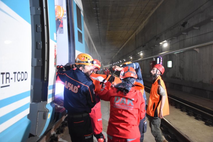 Türkiye'de ilk; yüksek hızlı trende yangın tatbikatı
