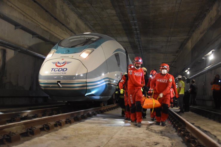 Türkiye'de ilk; yüksek hızlı trende yangın tatbikatı