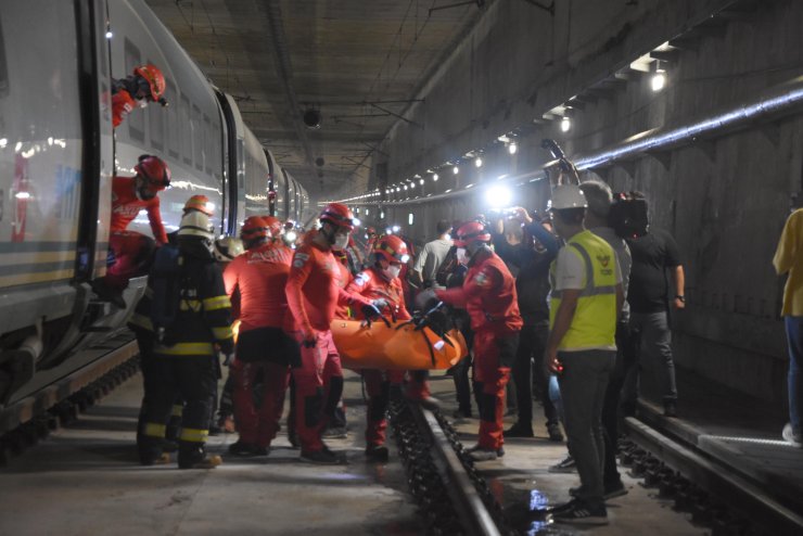 Türkiye'de ilk; yüksek hızlı trende yangın tatbikatı