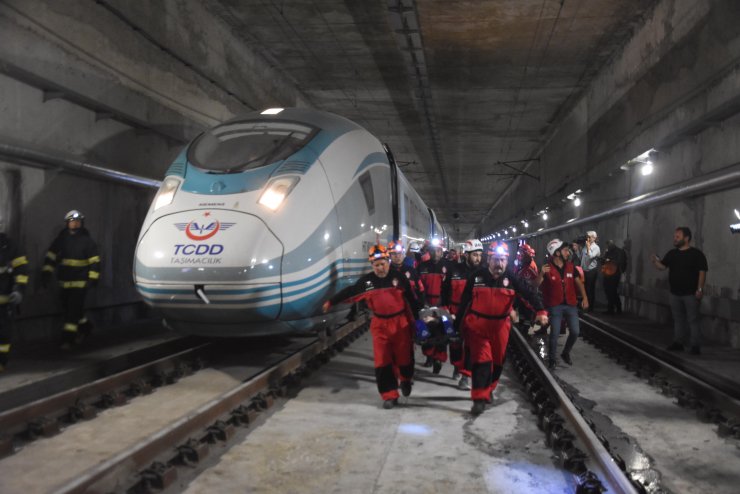 Türkiye'de ilk; yüksek hızlı trende yangın tatbikatı