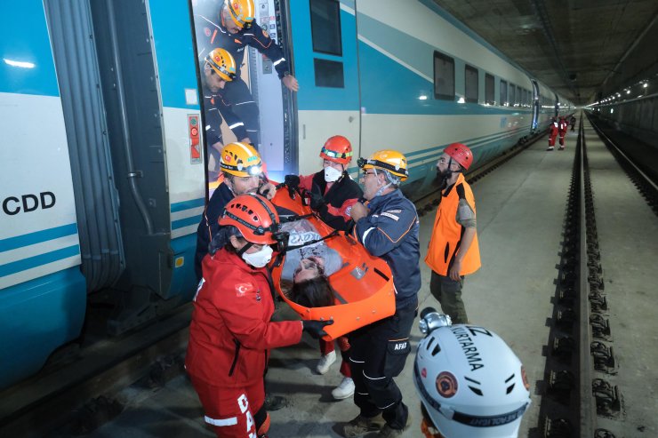 Türkiye'de ilk; yüksek hızlı trende yangın tatbikatı