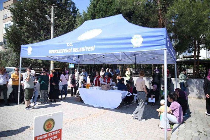 YKS’ye giren öğrencilere ve ailelerine ikram