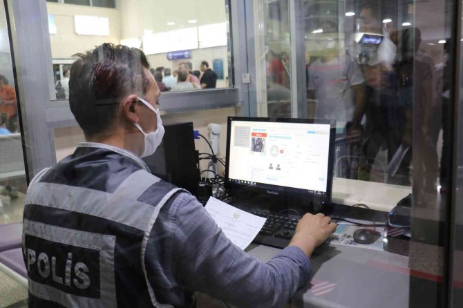 227 düzensiz göçmenler sınır dışı edildi