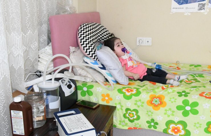 6 makineye bağlı SMA'lı Ecrin'in annesi: Zaman, en büyük düşmanımız