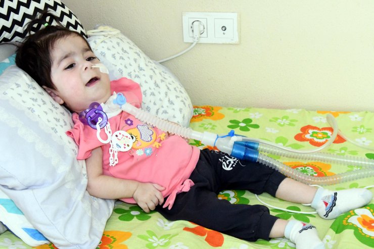 6 makineye bağlı SMA'lı Ecrin'in annesi: Zaman, en büyük düşmanımız