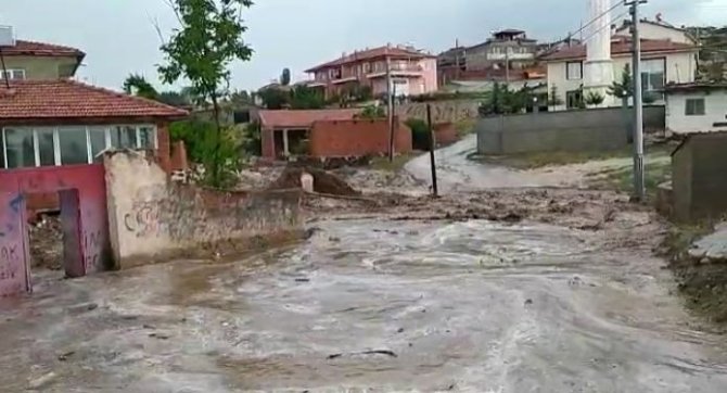 Afyonkarahisar’da bir köy sele teslim oldu
