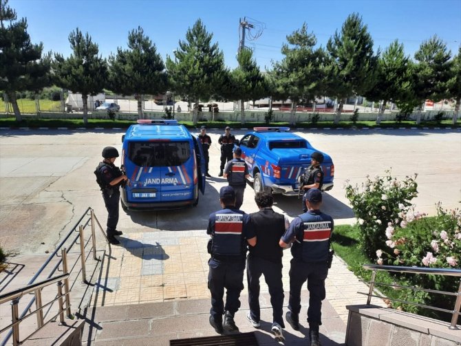 Aksaray'da 10 yıldır aranan cinayet zanlısı ahırda yakalandı