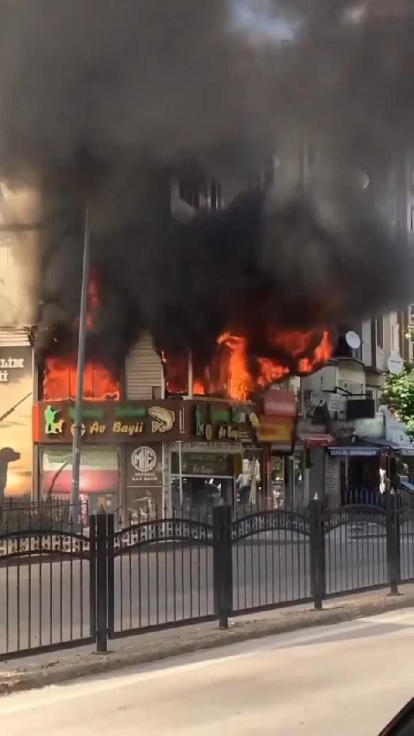 Av bayinde yangın sırasında fişekler patladı: 1 yaralı