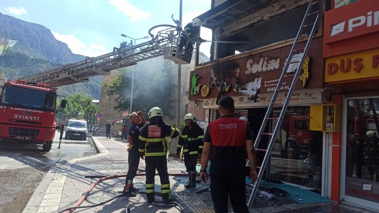 Av bayinde yangın sırasında fişekler patladı: 1 yaralı