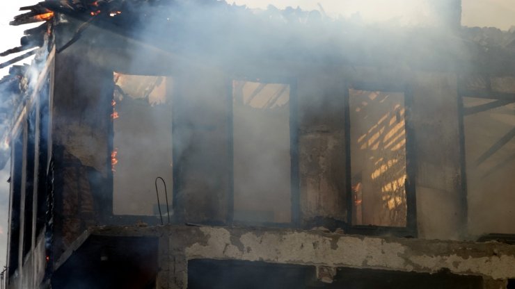 Bursa'da tarihi binada yangın