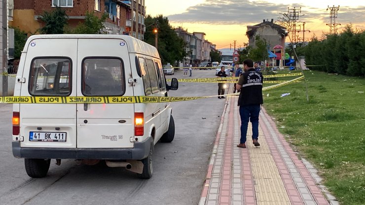Düğünde tartışan aileler evlerinin önünde çatıştı: 3 yaralı