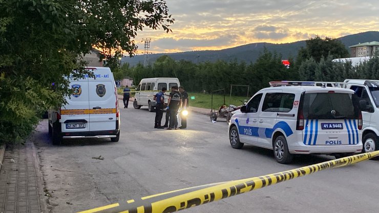 Düğünde tartışan aileler evlerinin önünde çatıştı: 3 yaralı