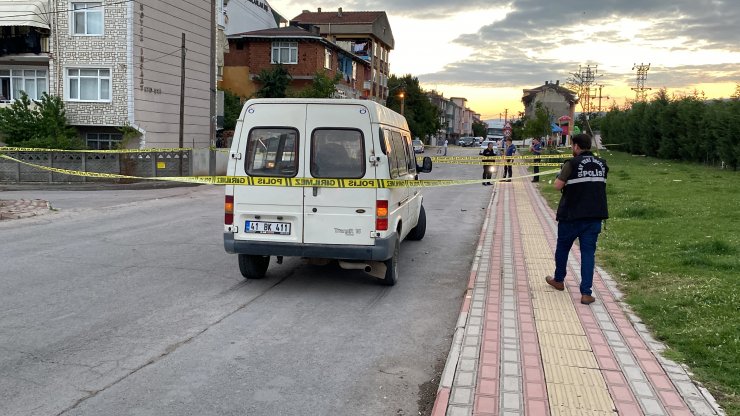 Düğünde tartışan aileler evlerinin önünde çatıştı: 3 yaralı