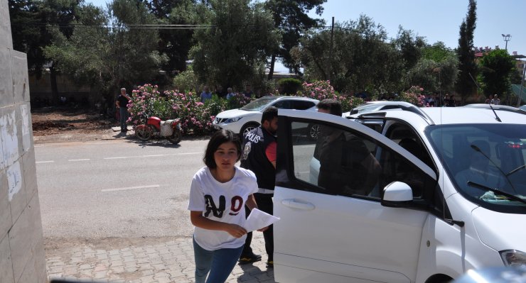 Evde unuttuğu kimliğini polisle getirdi, 1 dakikayla sınavı kaçırdı