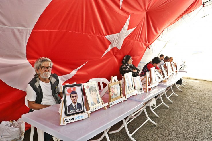 Evlat nöbeti tutan baba: Babalar Günü'nün ne olduğunu unuttuk