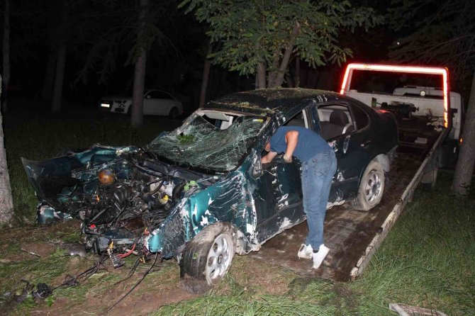 Kontolden çıkan otomobil bahçeye uçtu: 1 ağır yaralı
