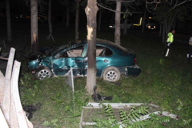 Kontolden çıkan otomobil bahçeye uçtu: 1 ağır yaralı