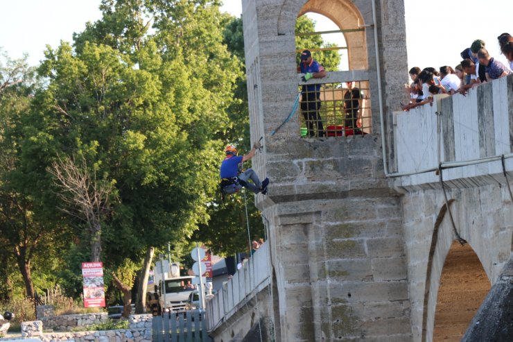 Tunca Nehri'nde mahsur kalan yavru kedi için AFAD seferber oldu