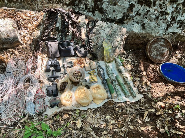 Tunceli'de teröristlerin kullandığı 6 sığınak imha edildi