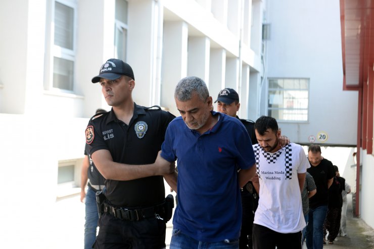 Aile meclisinde ölüm kararı verilen eski eşini; kara çarşaf giyerek vurmaya gitmiş