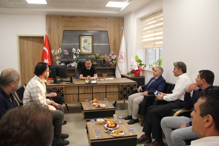 Bakan Kasapoğlu pazar esnafından alışveriş yaptı