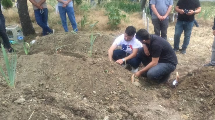 Beton mikseri, otomobilin üzerine devrildi: 4 ölü, 1'i ağır 2 yaralı (3)