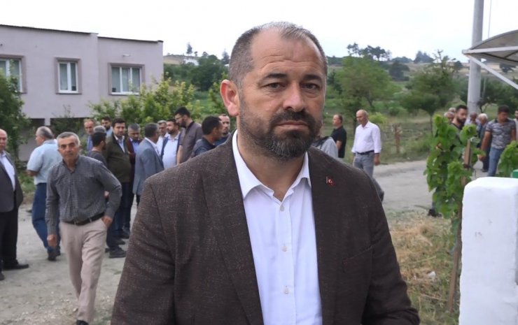 Beton mikseri, otomobilin üzerine devrildi: 4 ölü, 1'i ağır 2 yaralı (3)