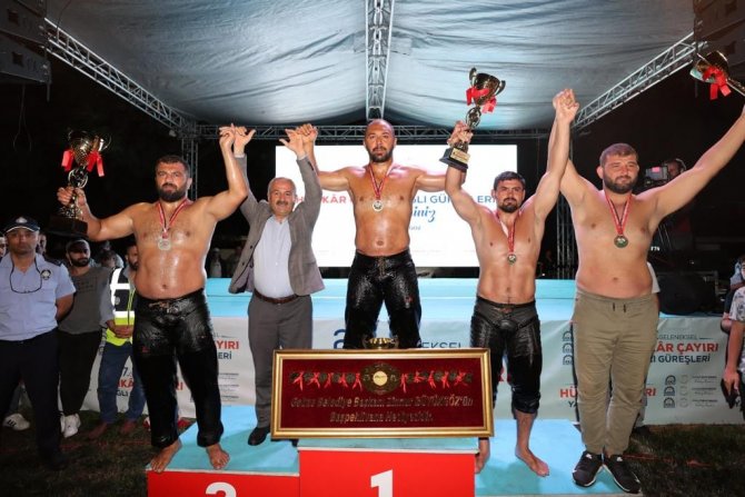 Er meydanında şampiyon, Başpehlivan Ali Gürbüz oldu