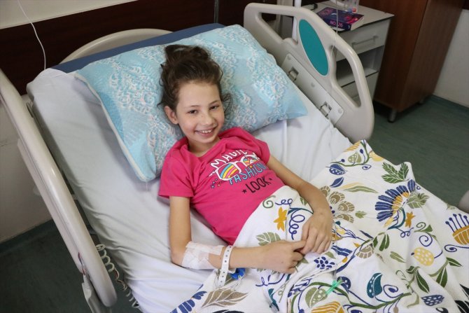 17 günlük yaşam savaşını kazanan İkranur'a karne sürprizi