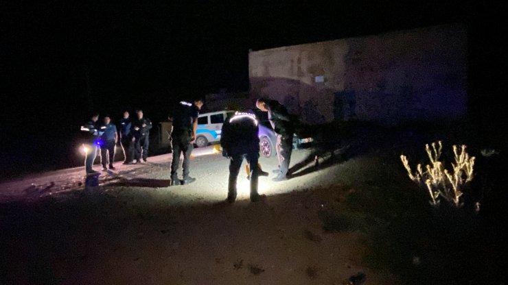 İki polis darbedilip yaralandı; 4 tutuklama