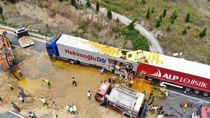 İki TIR çarpıştı: 1 ölü