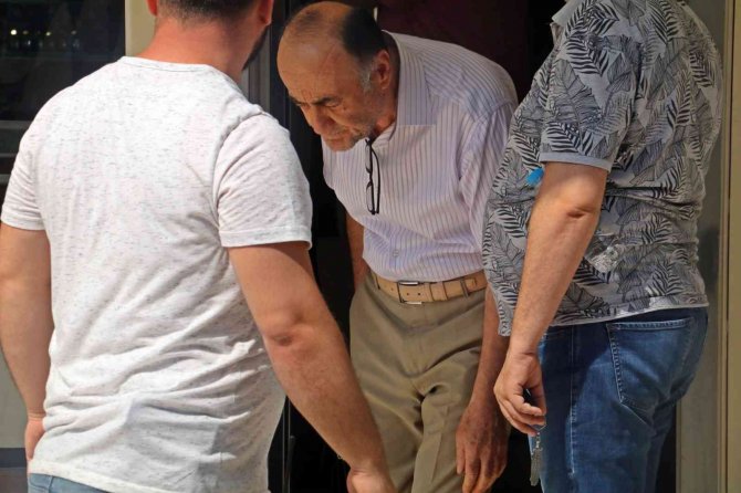 Kuyumcuyu soymak istedi, sert kayaya çarptı