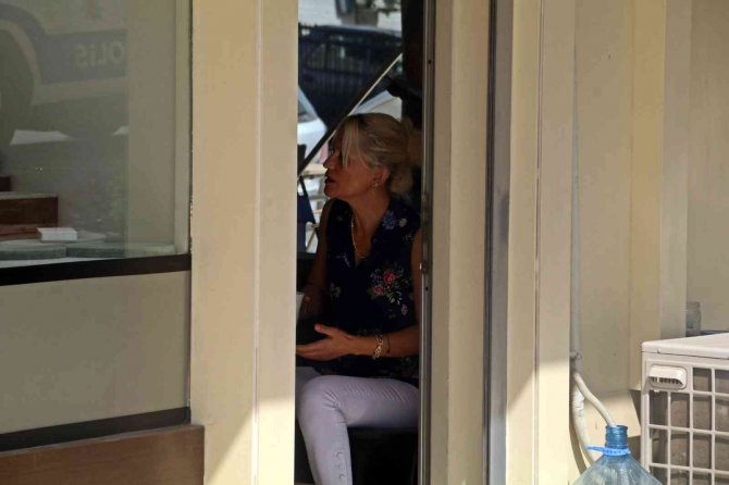 Kuyumcuyu soymak istedi, sert kayaya çarptı