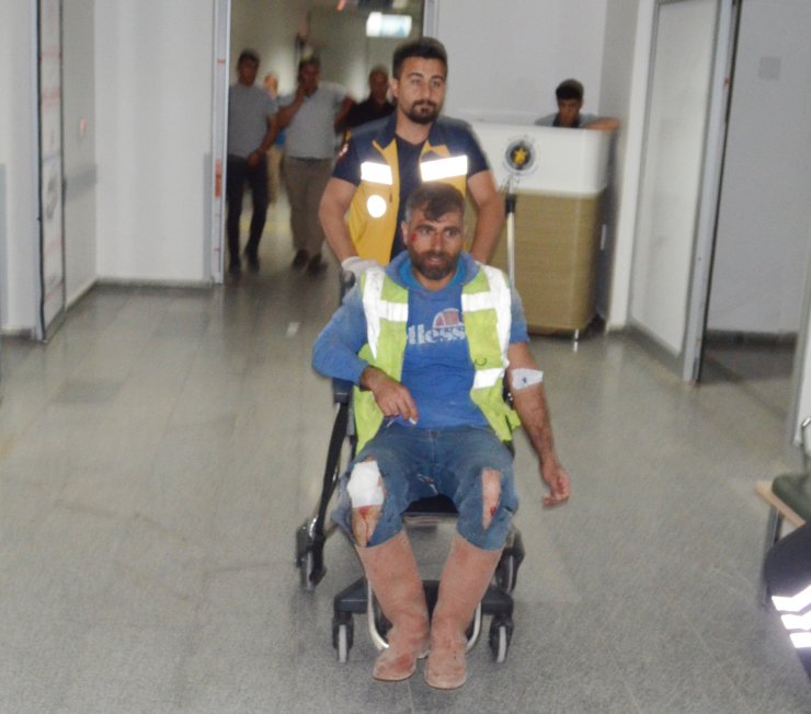 Otomobil, park halindeki kamyonete çarptı: 6 yaralı