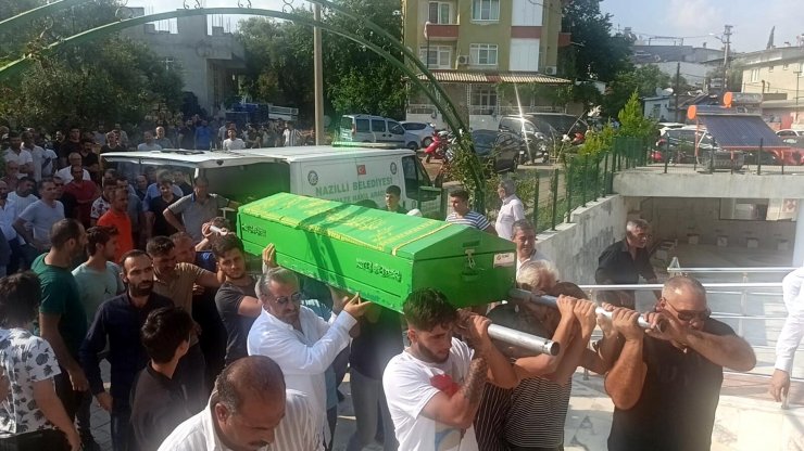 Sulama havuzunda boğulan iki arkadaş son yolculuklarına uğurlandı