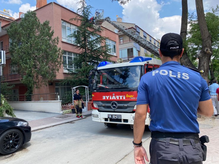 2 katlı binanın terasında yangın