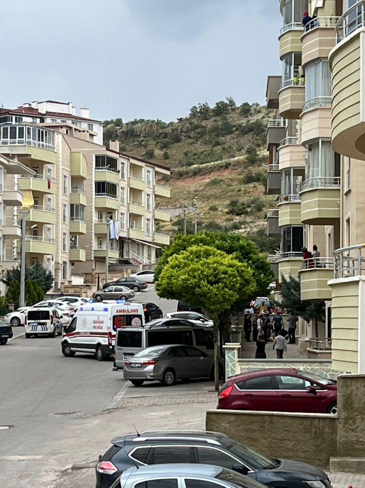 3'üncü kattan düşen 4 yaşındaki Damla yaralandı