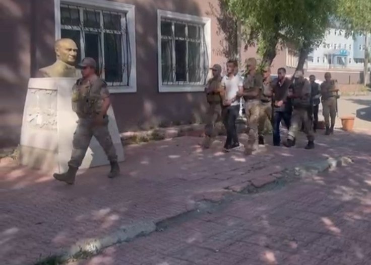 49 kaçak göçmen yakalandı