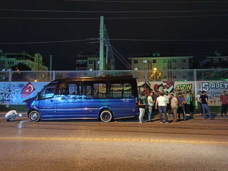 Ankara'da minibüs ile hafif ticari araç çarpıştı: 2 yaralı