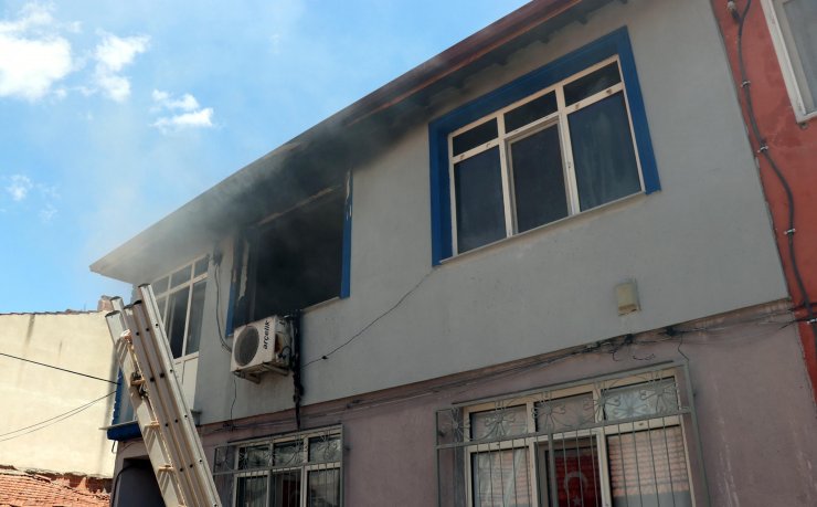 Annesi içerideyken, evi ateşe veren şüpheli tutuklandı