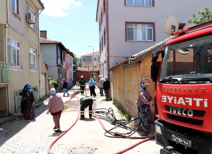 Annesi içerideyken, evi ateşe veren şüpheli tutuklandı