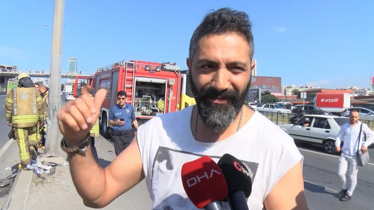 Aydınlatma direğine çarpan otomobil yan devrildi
