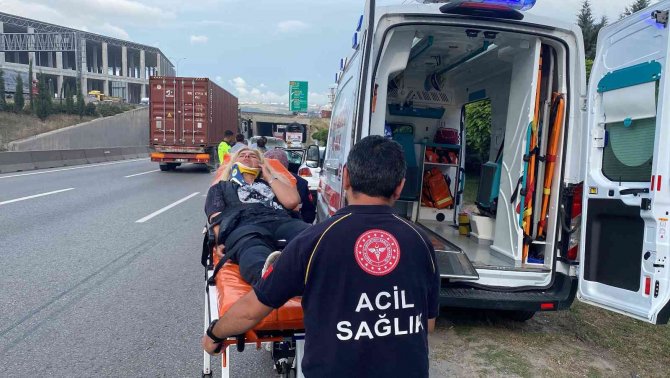 Boru yüklü tır ile çarpışan otomobilin sürücüsü yaralandı