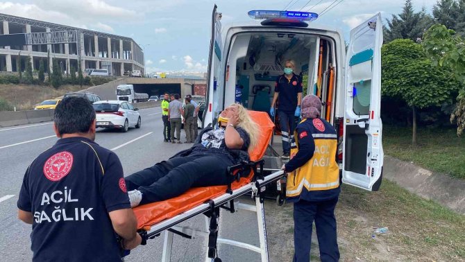 Boru yüklü tır ile çarpışan otomobilin sürücüsü yaralandı