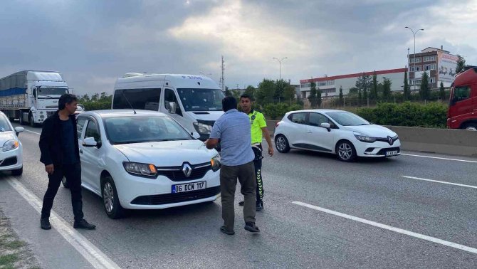 Boru yüklü tır ile çarpışan otomobilin sürücüsü yaralandı