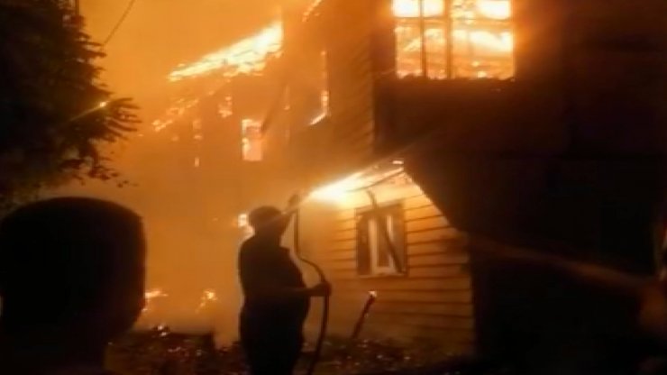 Bursa'da 3 ev alev alev yandı