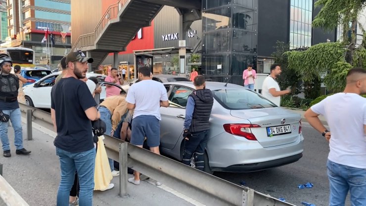 Direksiyonda kalp krizi geçiren sürücüye sağlık çalışanı kalp masajı yaptı 